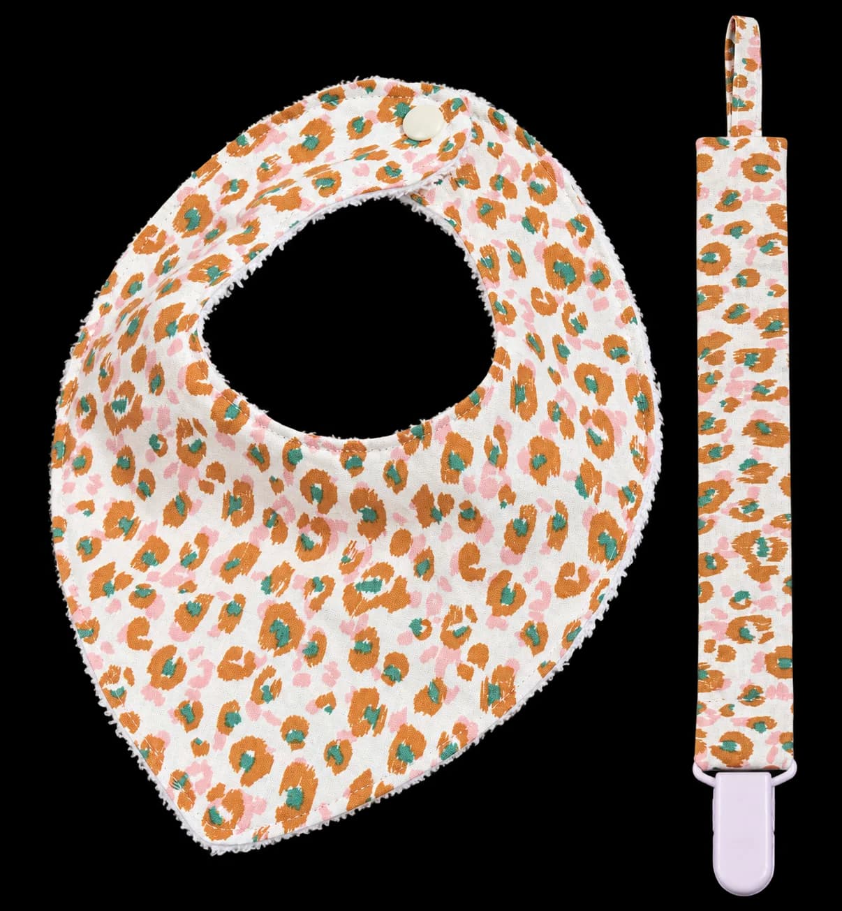 babero y un portachupetes animal print a juego hecho a medida, personalizado, costura creativa